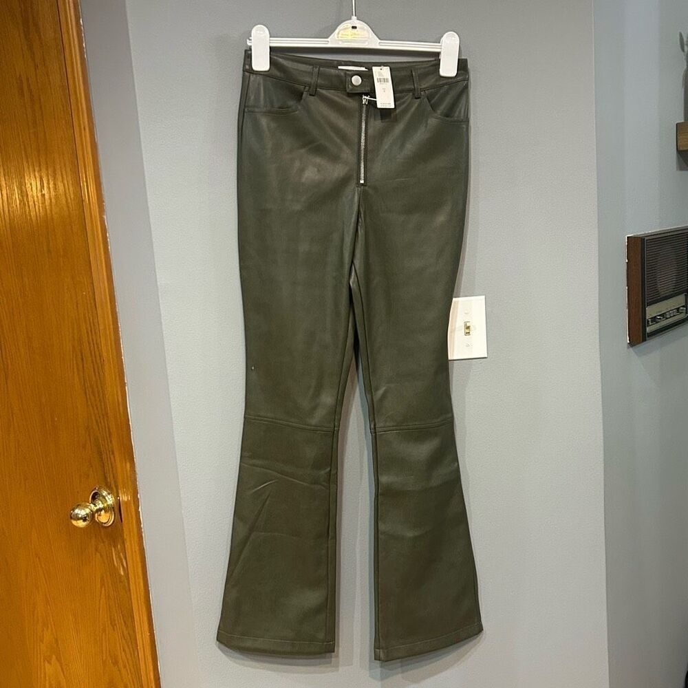 Avec Les Filles Vegan Leather Kick Flare Pants‎ olive green size 6